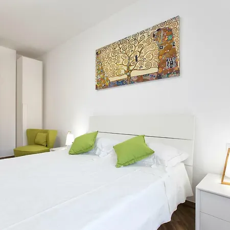 Apartment House Garden E Sky