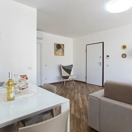 Apartment House Garden E Sky *