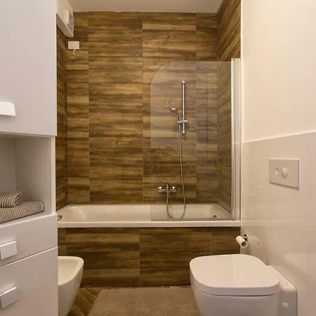 House Garden E Sky *